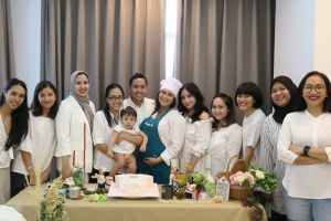 8 Potret keseruan baby shower Caca Tengker, bertema ala koki