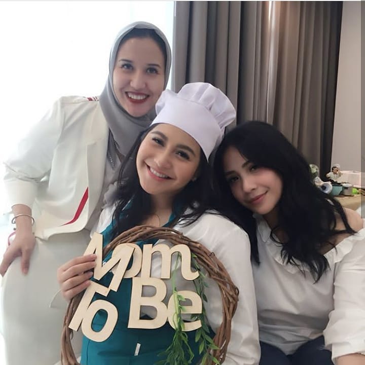 8 Potret keseruan baby shower Caca Tengker, bertema ala koki