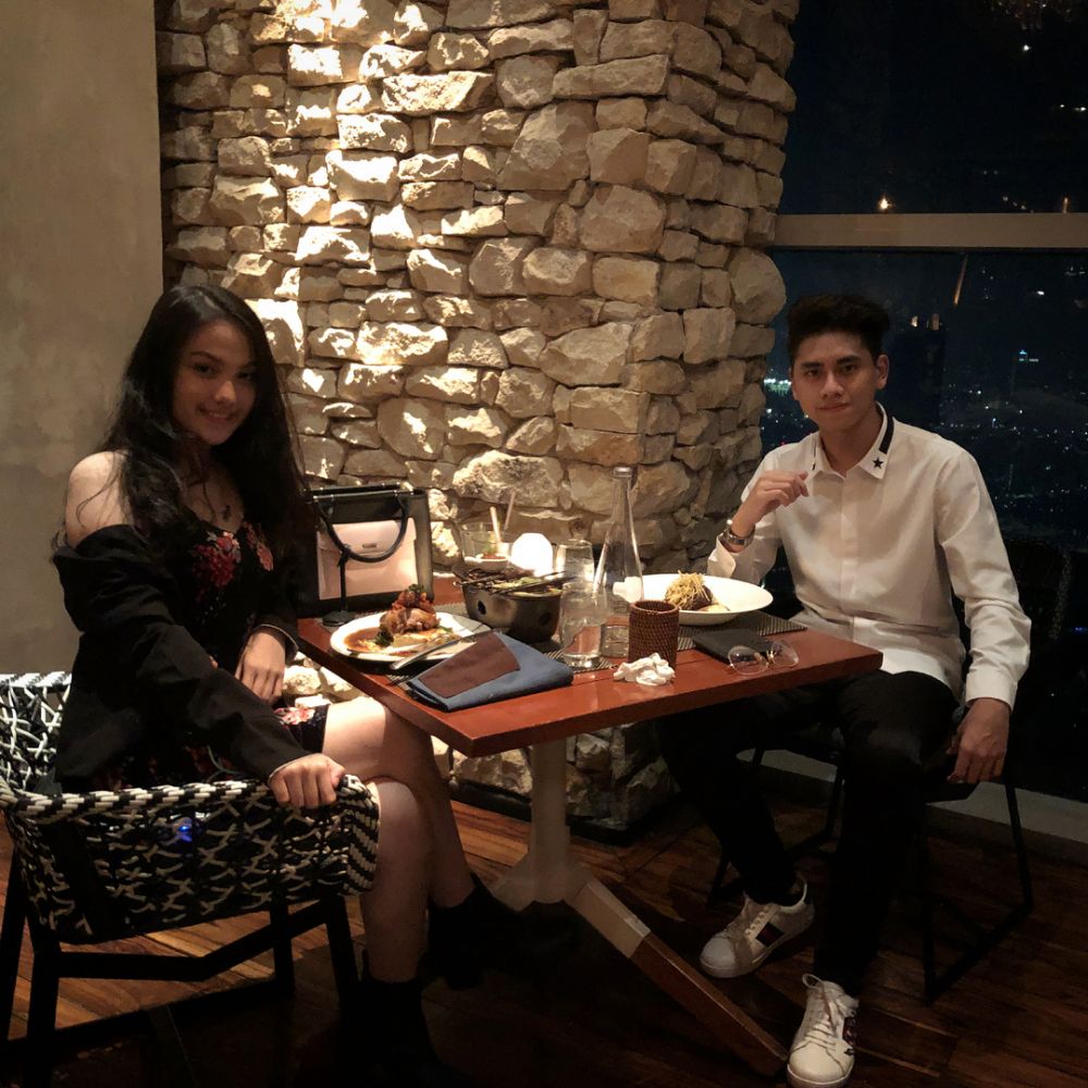 4 Bulan jadian, 7 momen dinner romantis Athalla Naufal tuai kritikan