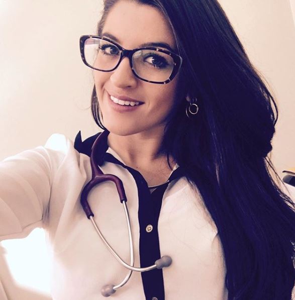 9 pesona Natalia Becker, dokter penakluk hati kiper anyar Liverpool