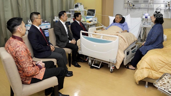Jenguk SBY di rumah sakit, ini yang dibicarakan Prabowo 