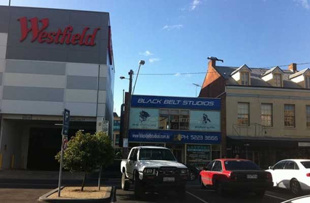 Lagi viral, 10 potret orang tidur sembarangan ini bikin kamu bingung