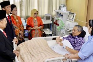 Jokowi dan Jusuf Kalla jenguk SBY di RSPAD 