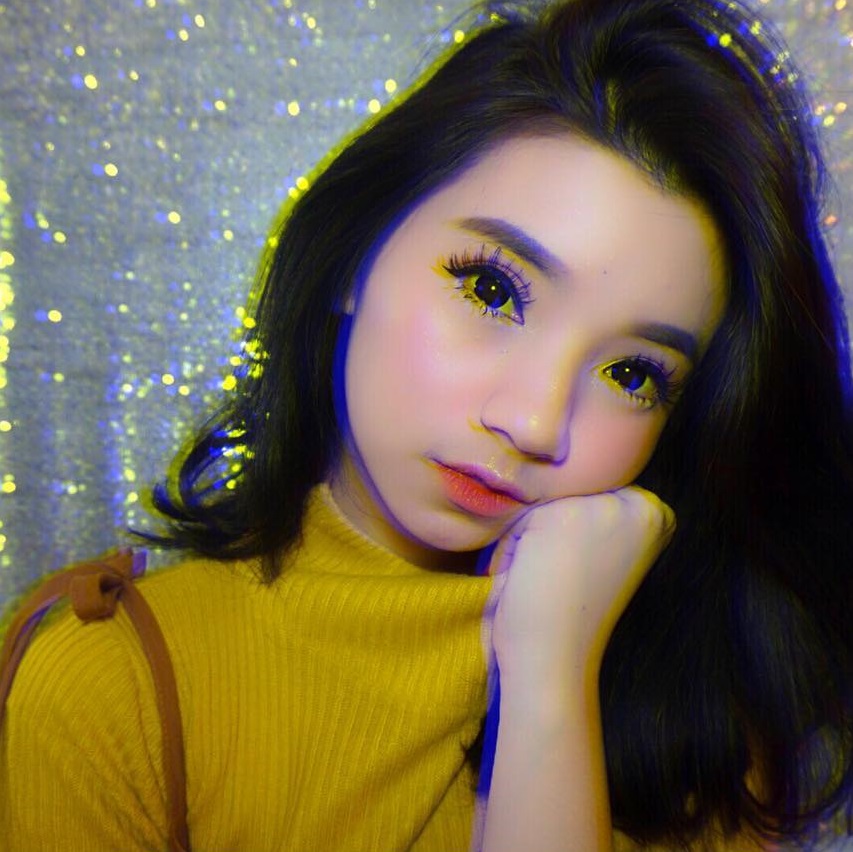 10 Pesona Yolanda Theresia, YouTuber yang cantiknya bak Barbie