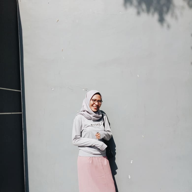 10 Pesona Dhenok Esthi, adik kandung Mas Pur yang bikin jatuh hati