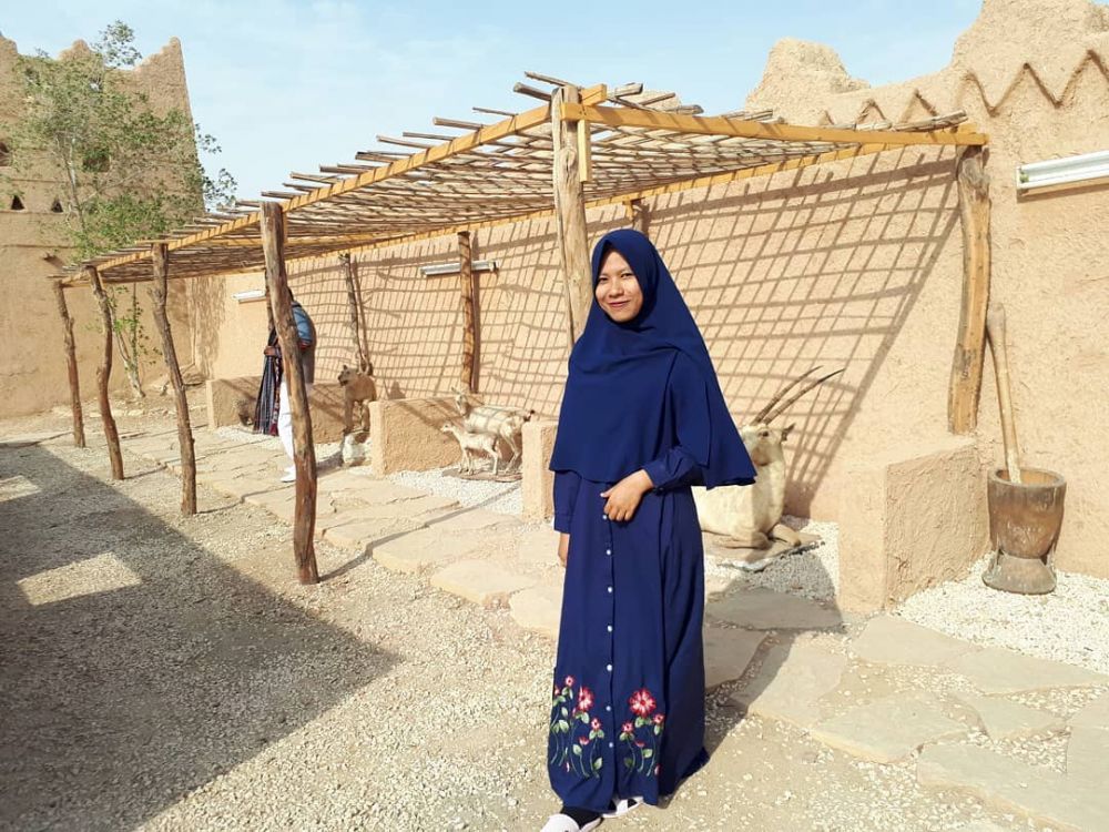 10 Pesona Dhenok Esthi, adik kandung Mas Pur yang bikin jatuh hati