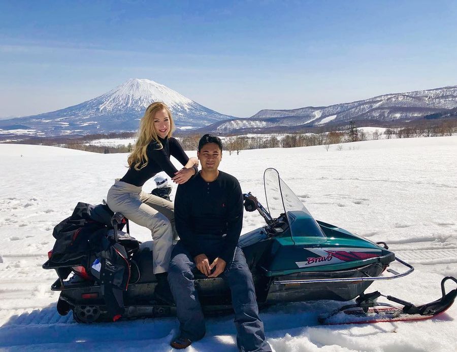 9 Gaya Varsha Strauss, bule cantik calon mantu Keluarga Cendana