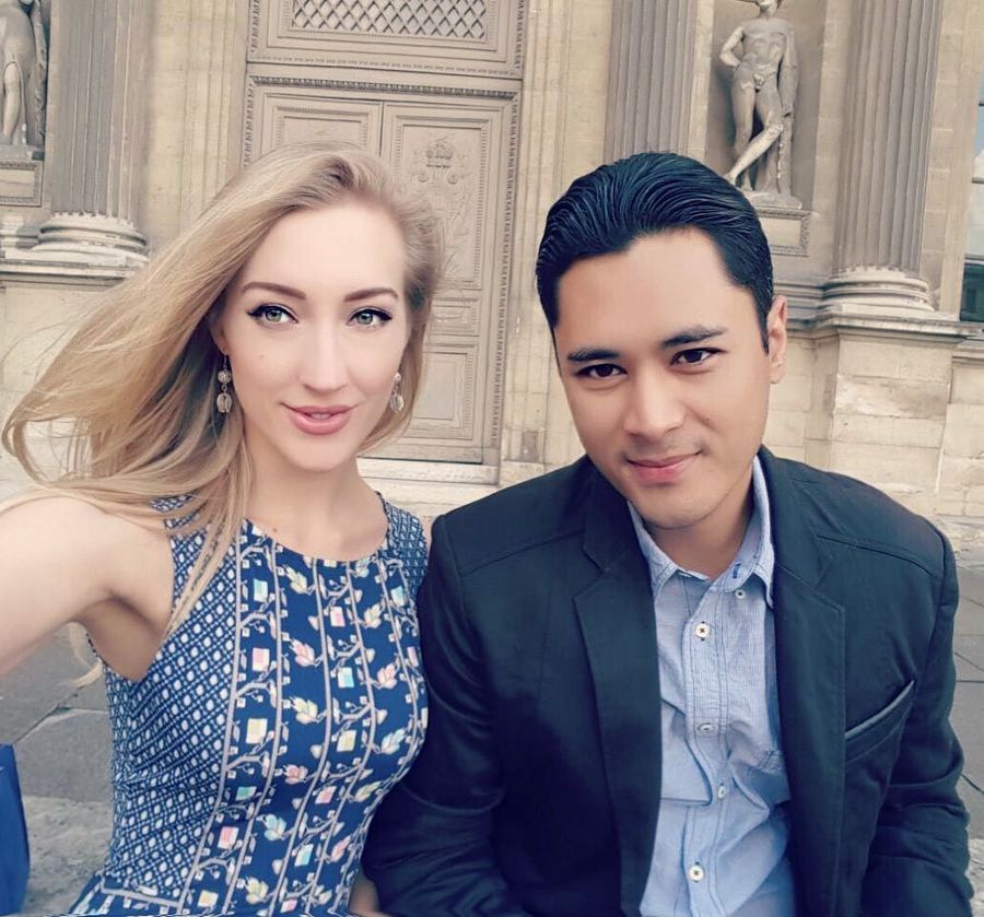 9 Gaya Varsha Strauss, bule cantik calon mantu Keluarga Cendana