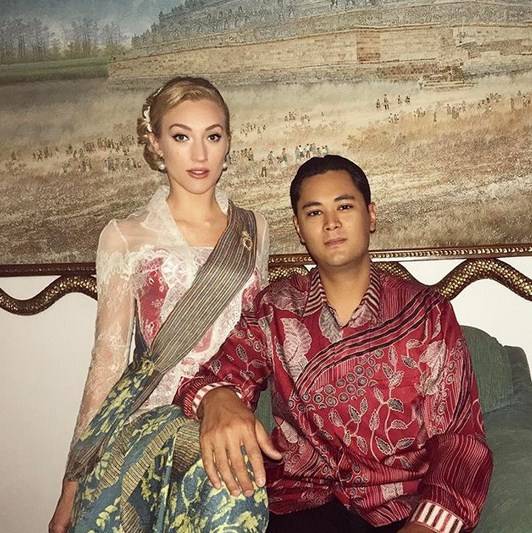 9 Gaya Varsha Strauss, bule cantik calon mantu Keluarga Cendana