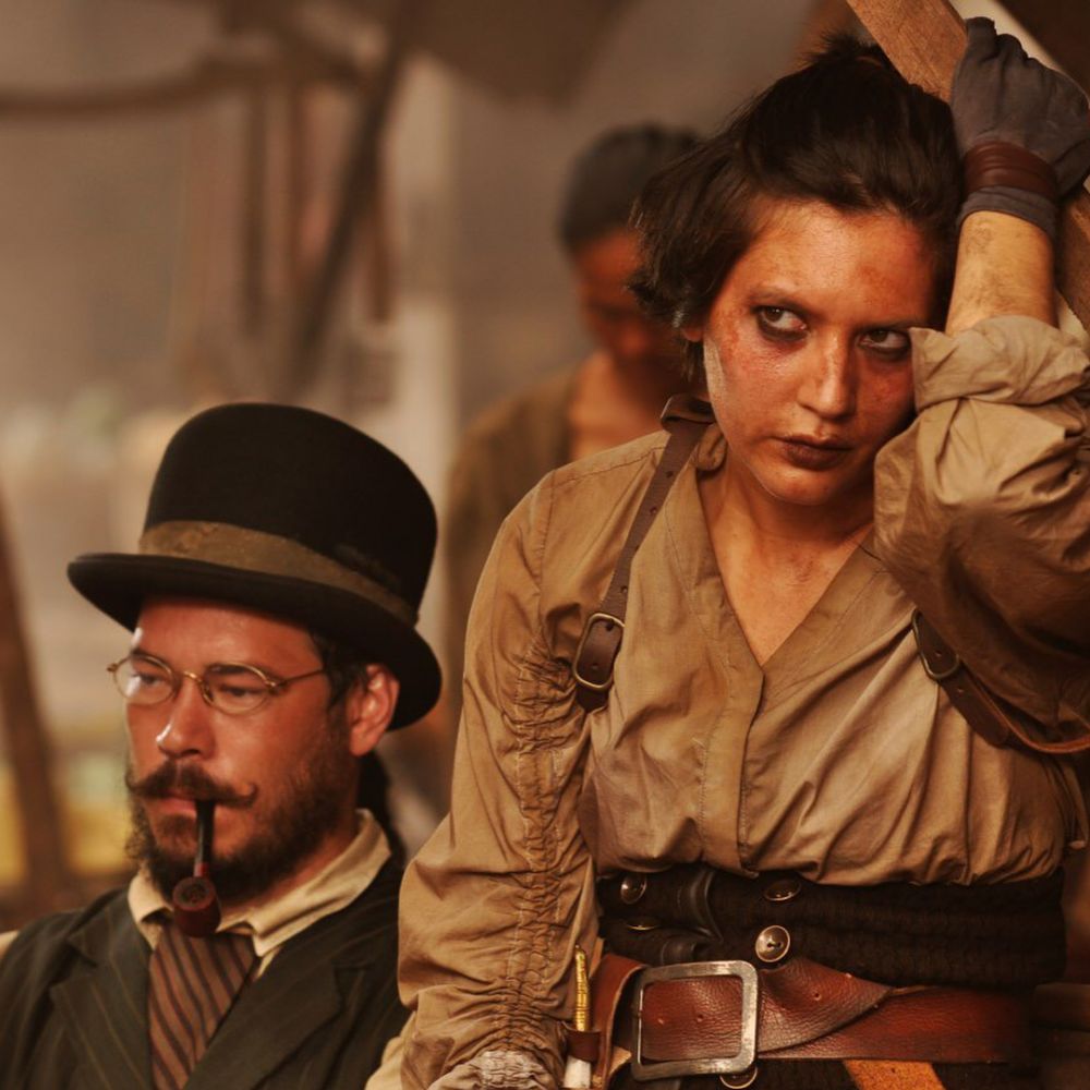 Meski dibintangi seleb papan atas, ini 4 kekurangan film Buffalo Boys