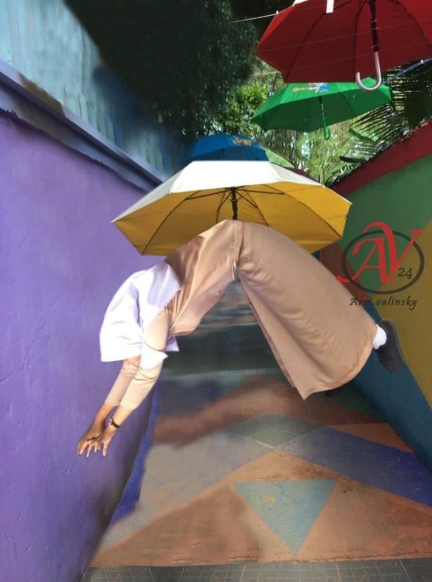 8 Foto editan 'cewek pengen payungan' ini hasilnya malah absurd parah