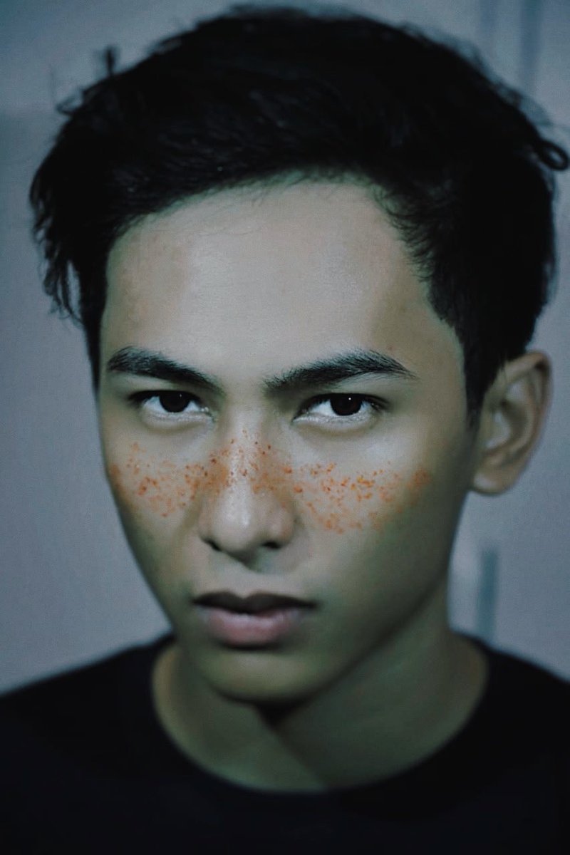 Hasil makeup freckles ini terlihat meyakinkan, endingnya bikin nangis