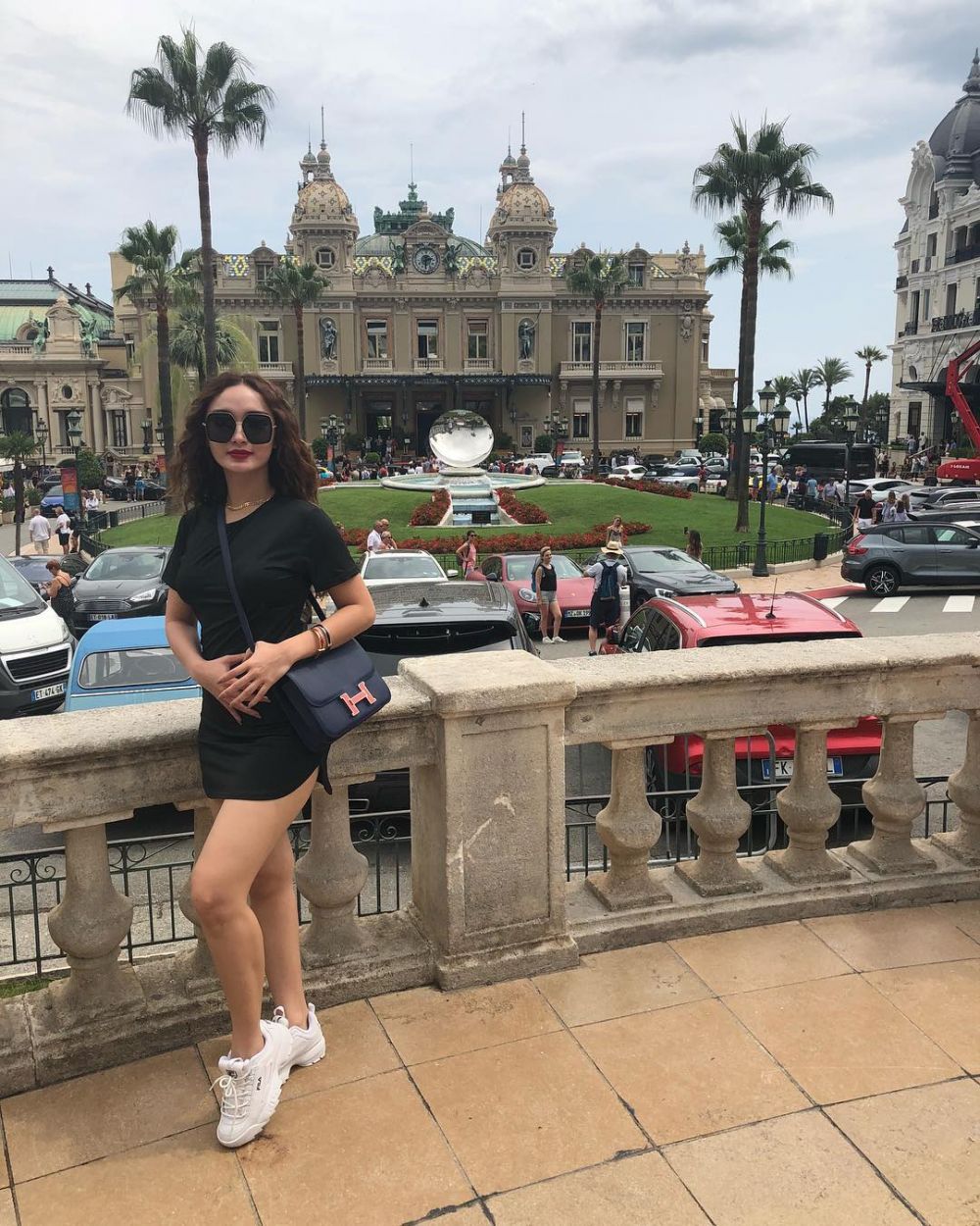 Pamer foto liburan di Monaco, penampilan Zaskia Gotik panen cibiran