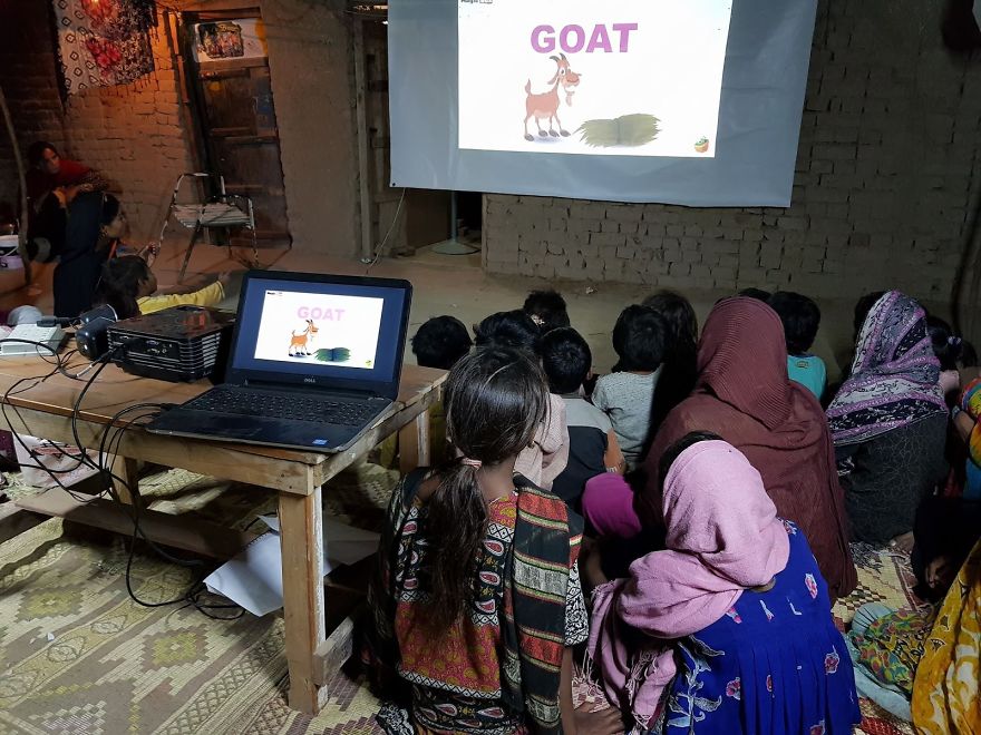 Pakai tenaga surya, 10 potret sekolah kampung Pakistan ini bikin kagum