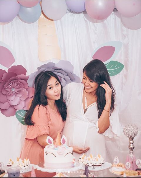 10 Potret keseruan baby shower Sharena Delon, gemes berkonsep unicorn