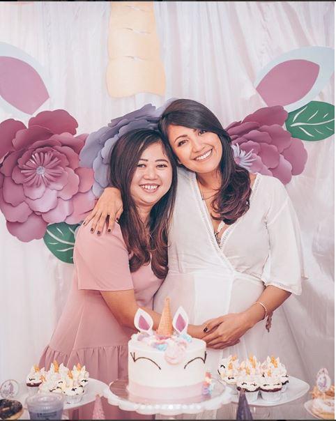 10 Potret keseruan baby shower Sharena Delon, gemes berkonsep unicorn