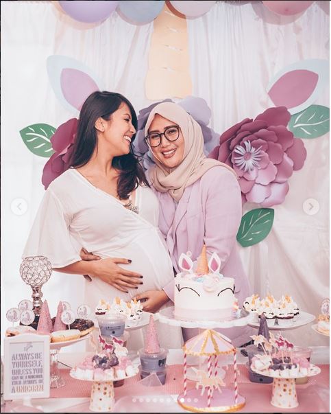 10 Potret keseruan baby shower Sharena Delon, gemes berkonsep unicorn