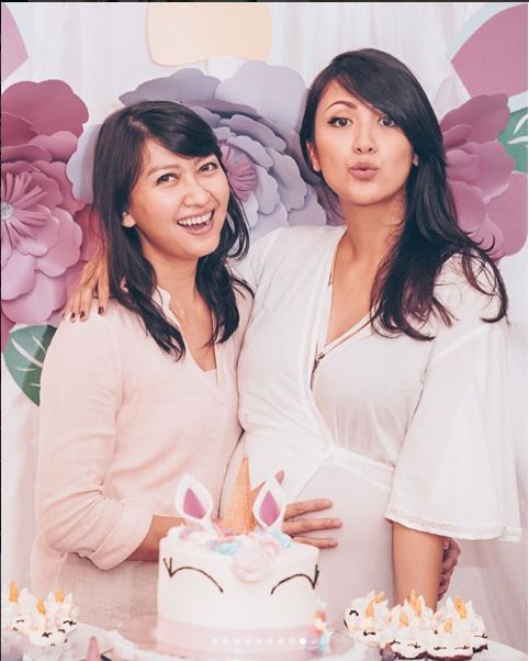 10 Potret keseruan baby shower Sharena Delon, gemes berkonsep unicorn