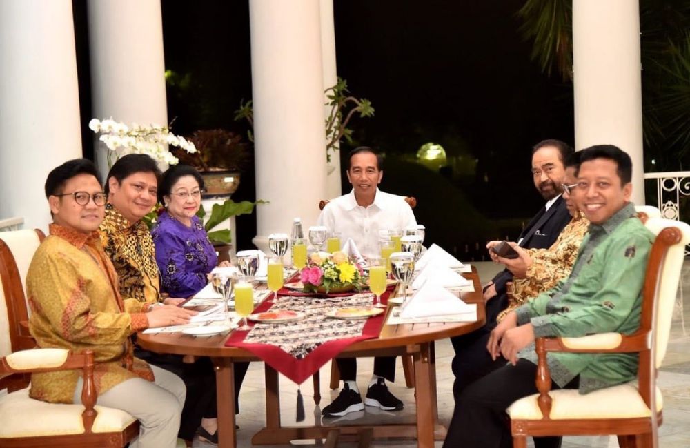 Ini merek sepatu Jokowi yang bikin warganet penasaran, buatan lokal