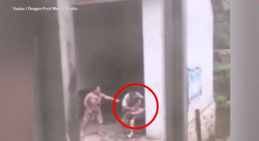 Pria ini tega sumpal mulut ibunya dengan rumput, alasannya bikin miris