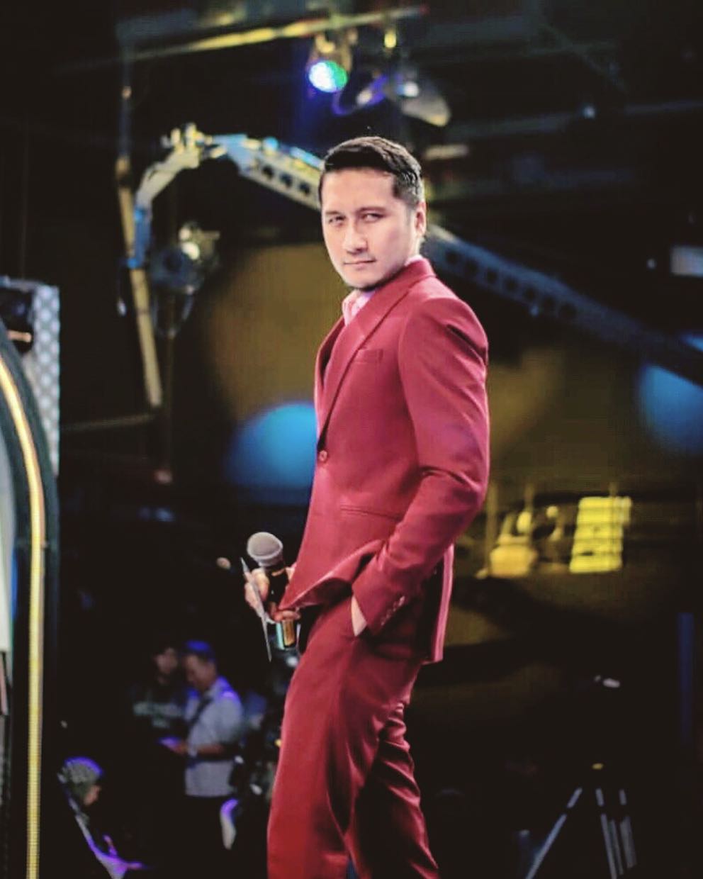 Cerita 3 seleb Tanah Air kehilangan handphone saat syuting 