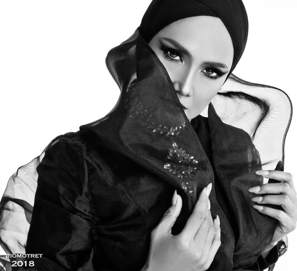 Pamer pemotretan terbaru, tangan Mulan Jameela jadi sorotan