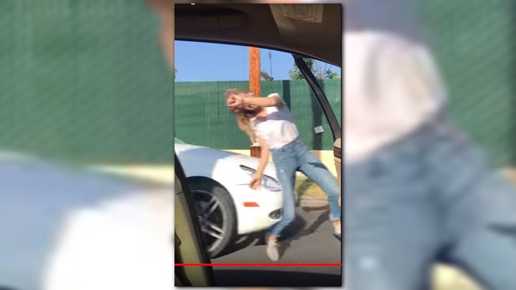 Heboh video wanita ditabrak mobil saat lakukan challenge, ini faktanya