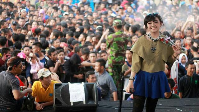 Disebut next Via Vallen, ini 10 gaya Jihan Audy yang kekinian