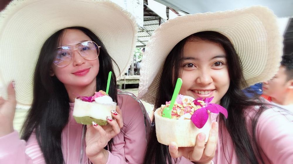 10 Potret kompak Dewi Perssik & keponakannya yang jago nyanyi dangdut