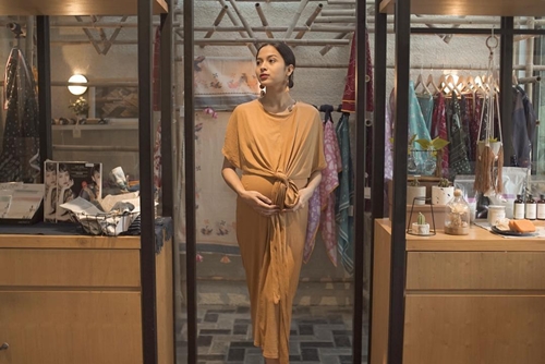 Lagi hamil, 8 foto ini bukti aura cantik Putri Marino makin terpancar