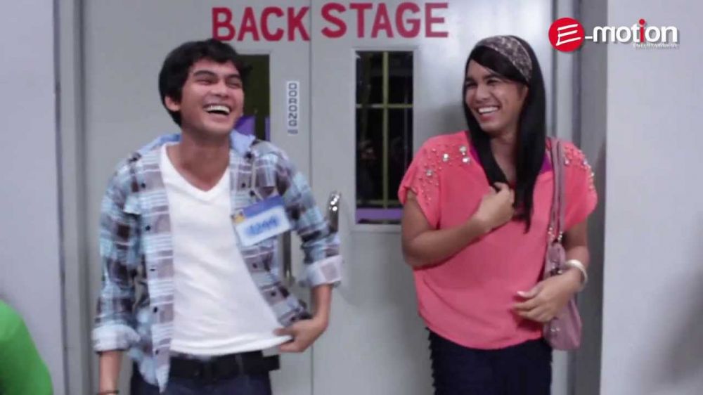 Demi peran, 5 seleb ganteng ini pernah totalitas berdandan jadi wanita