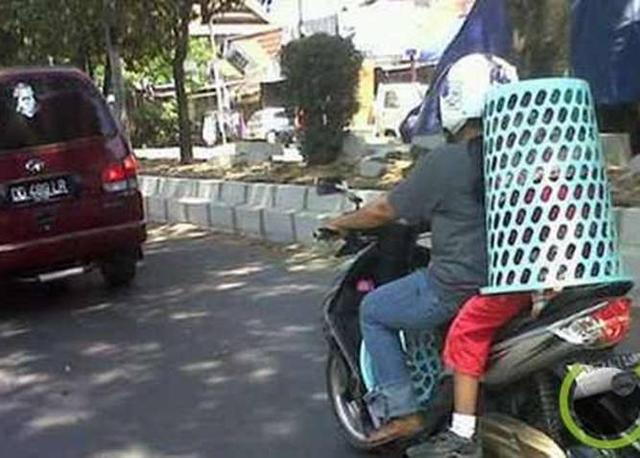 7 Potret boncengin anak ini bakal bikin ketawa tapi kasihan
