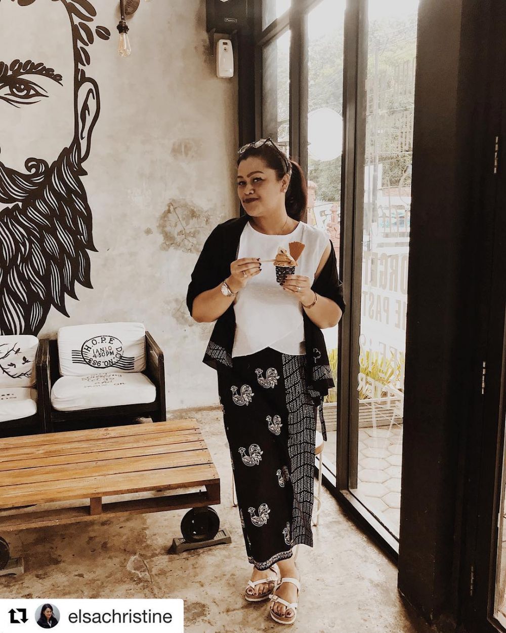 Sukses via Instagram, kreasi kain tradisional ini diburu banyak orang