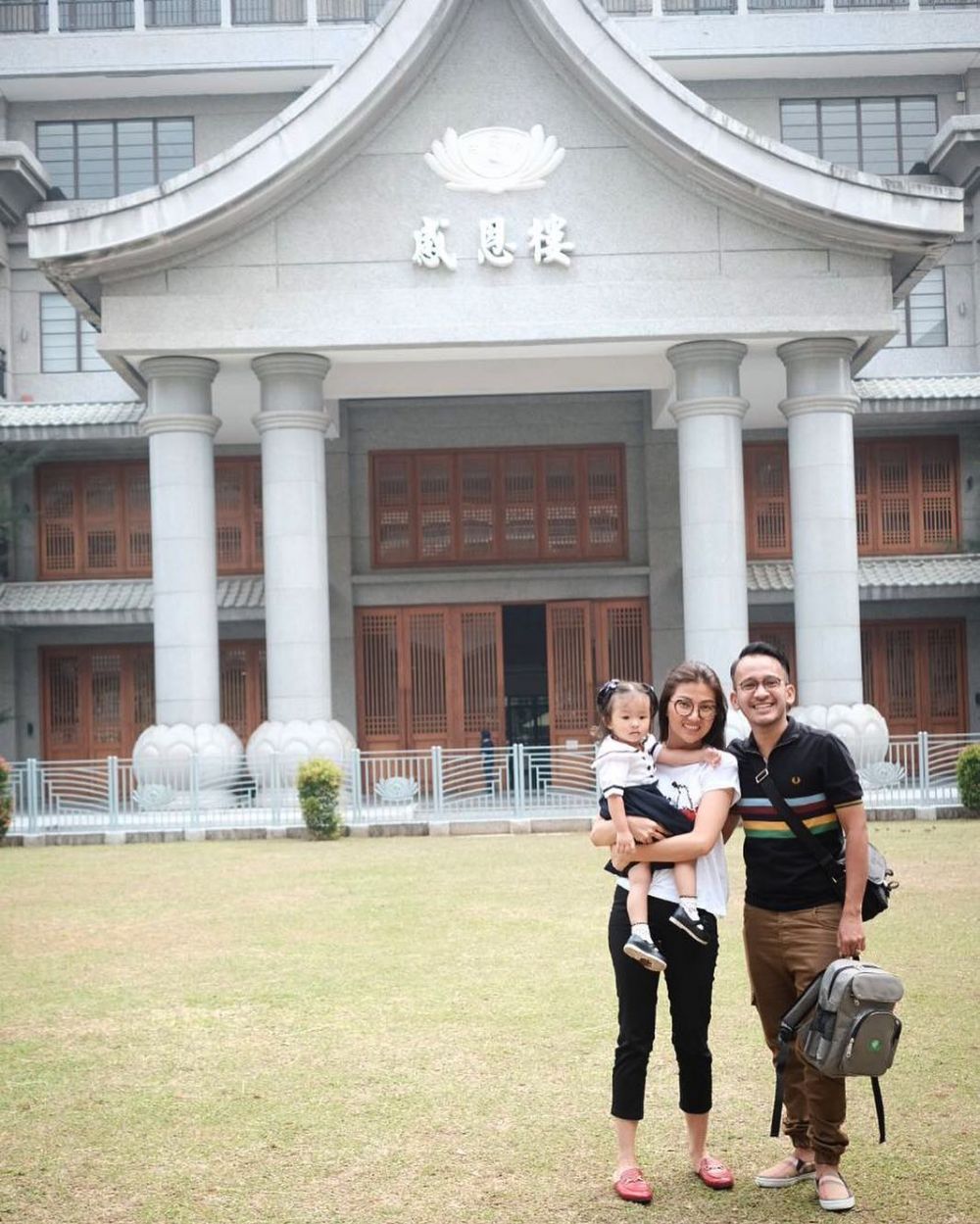 Orangtua idaman, begini gaya 7 seleb saat temani anaknya ke sekolah