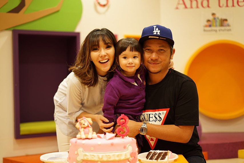 Orangtua idaman, begini gaya 7 seleb saat temani anaknya ke sekolah