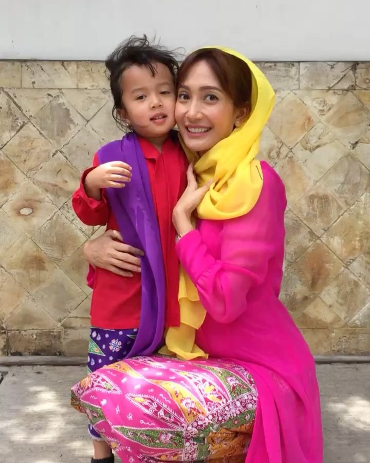 Orangtua idaman, begini gaya 7 seleb saat temani anaknya ke sekolah