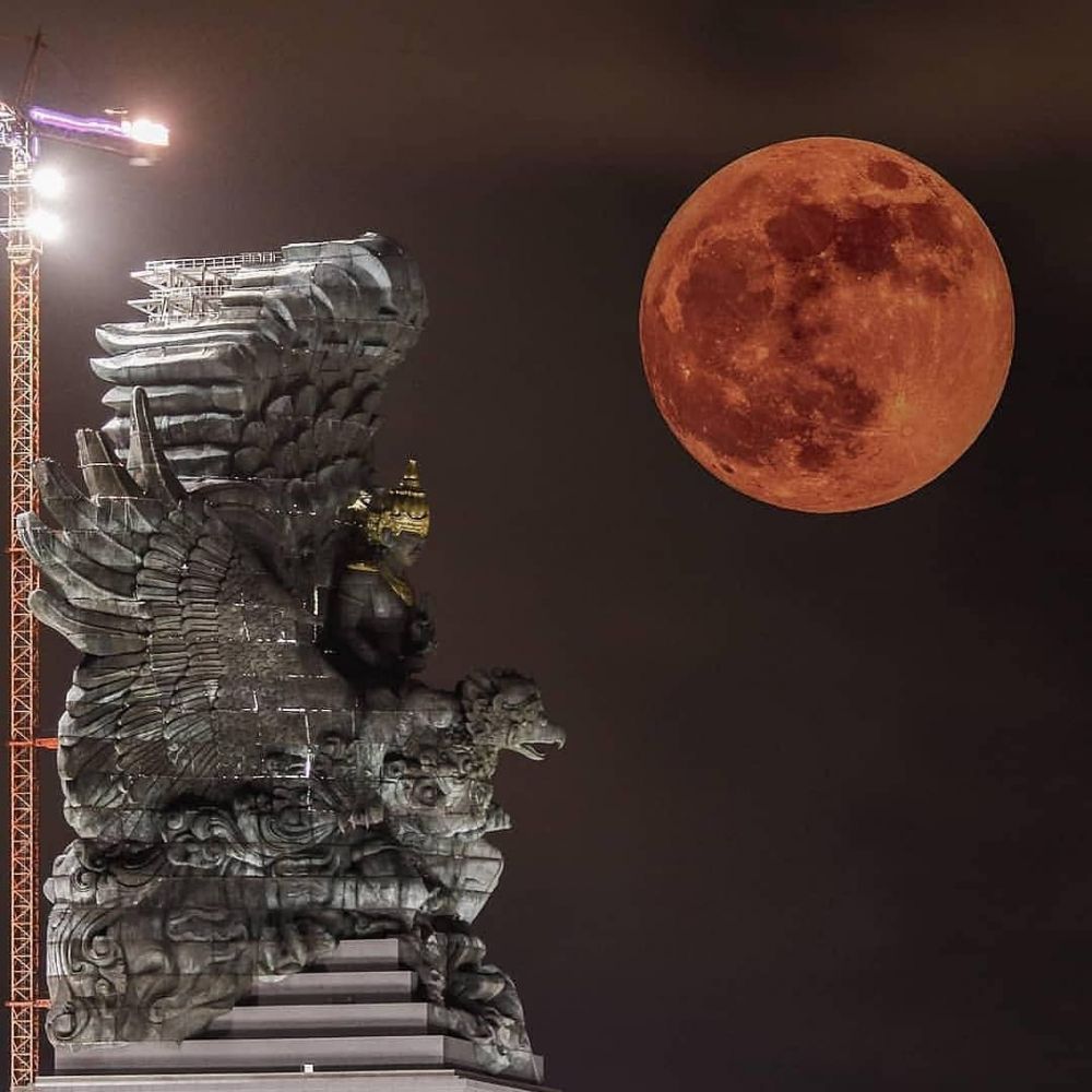 8 Penampakan gerhana bulan terlama dari berbagai kota di Indonesia