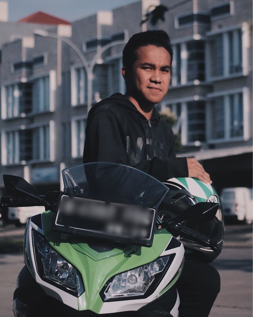 10 Potret Felix Sagala, cowok yang nyanyi bareng Khalid di Bali