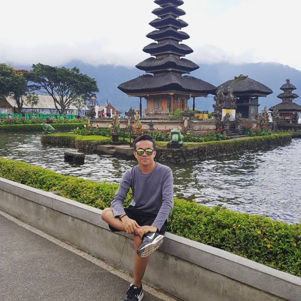 10 Potret Felix Sagala, cowok yang nyanyi bareng Khalid di Bali