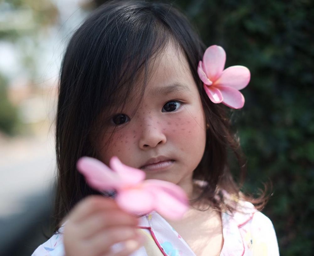 Sarwendah dandani Thalia ala makeup freckles, penampilannya imut abis