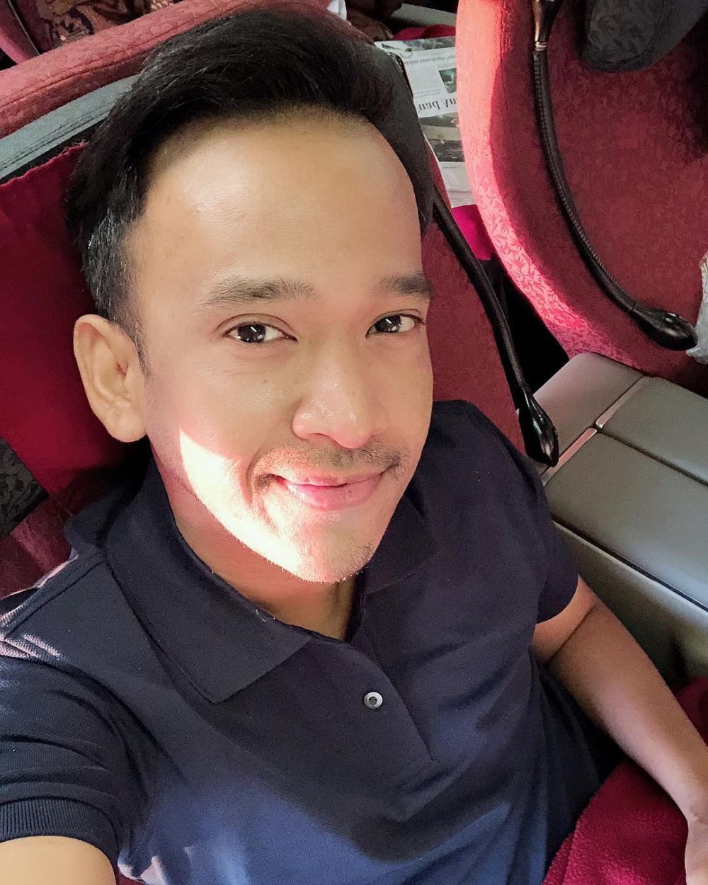 Selain polisi ganteng, 5 pria ini pernah dekat dengan Vanessa Angel