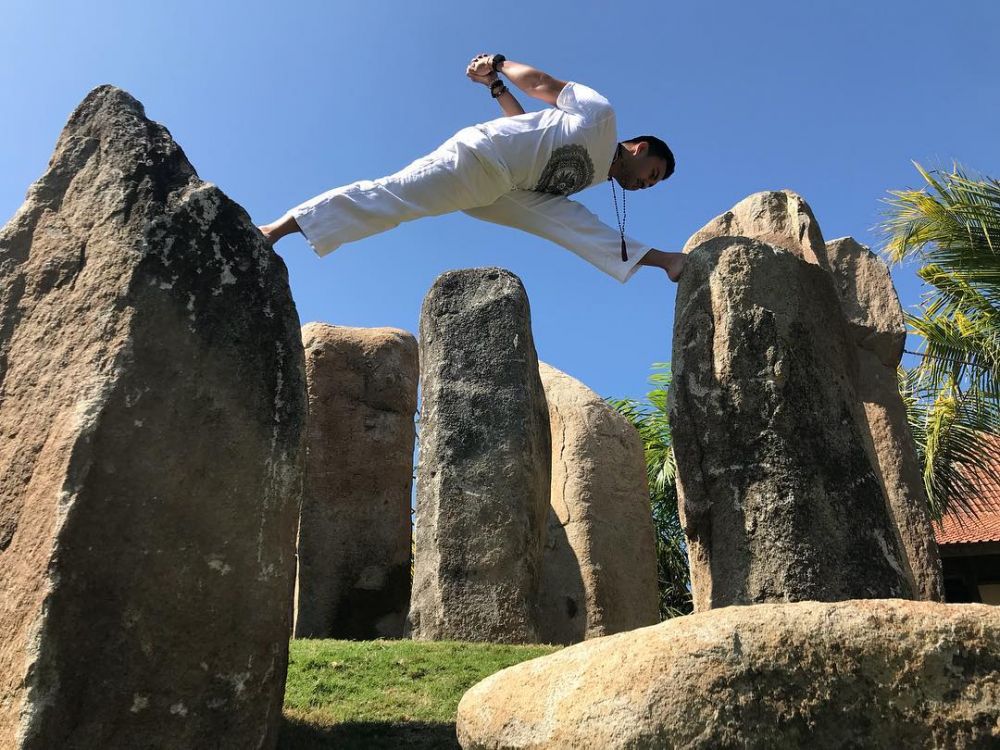 10 Bukti penampilan Anjasmara tak pernah berubah, awet muda abis