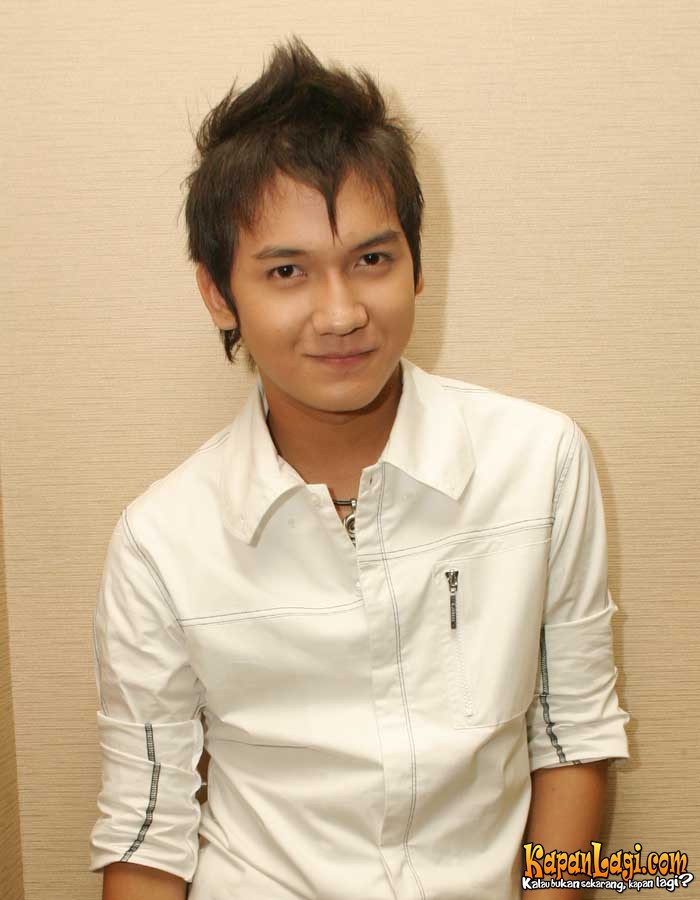 4 Seleb pria ini menikah di usia belasan, ada yang berujung cerai