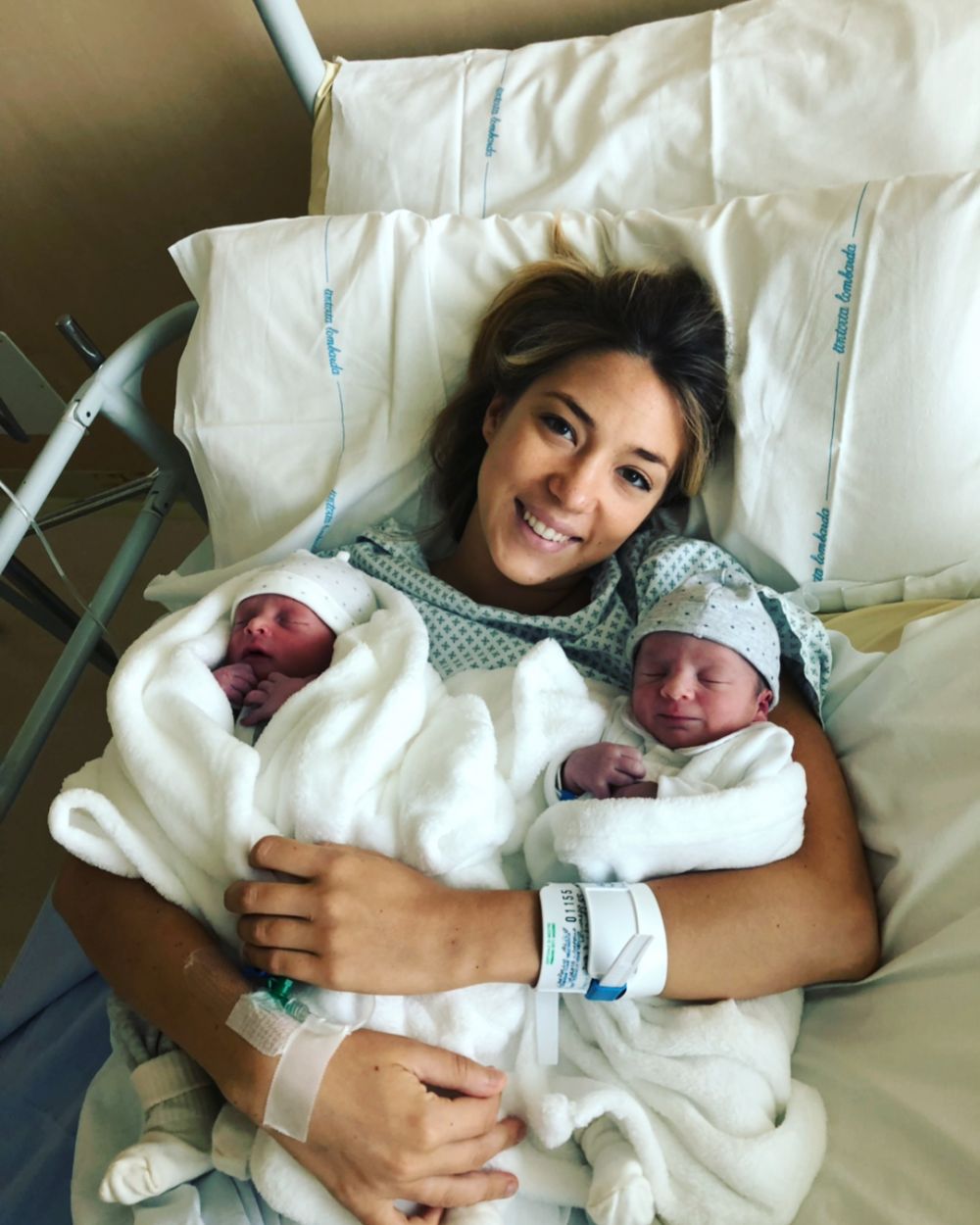Dikarunia anak kembar, ini 4 momen bahagia Morata dan WAGs seksinya