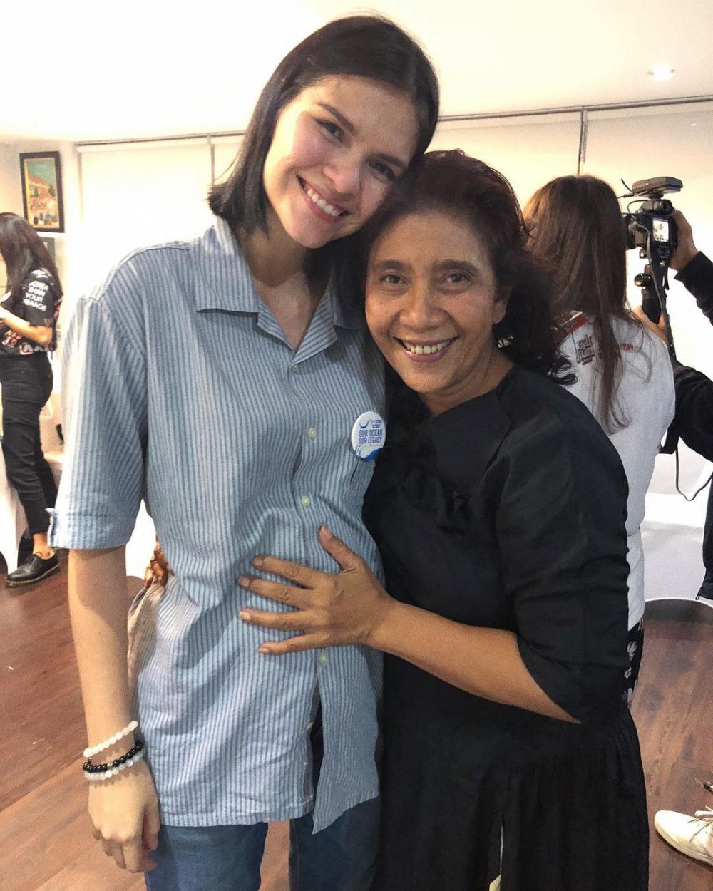 Sedang hamil besar, perut 4 seleb ini dapat kesempatan dielus pesohor