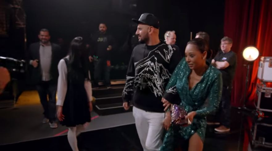 Diajak bermain teman khayalan Riana, ini beda reaksi Anggun & Mel B