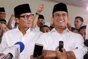Nggak selalu kompak, ini 6 momen Anies-Sandi berselisih pendapat