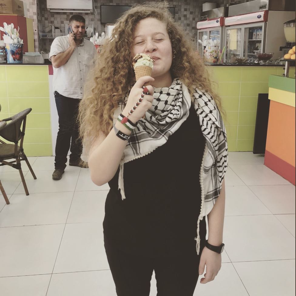 10 Momen haru pembebasan remaja Palestina usai ditahan Israel 8 bulan