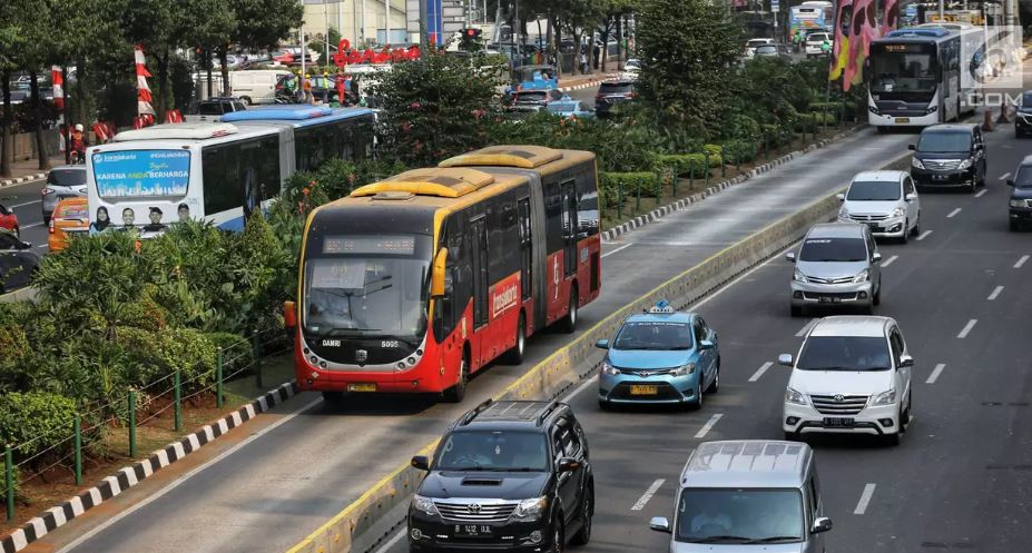 Kembali dicat hitam-putih, ini 11 potret perubahan separator Jakarta
