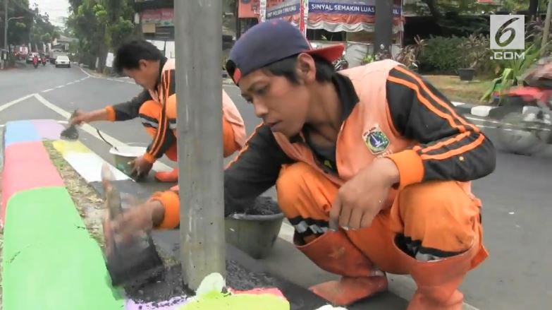 Kembali dicat hitam-putih, ini 11 potret perubahan separator Jakarta